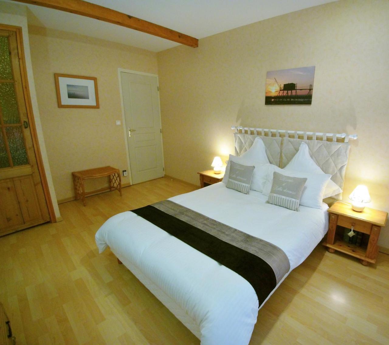 Demeure du Chapitre Chambres d'hôtes de charme Chadenac Extérieur photo
